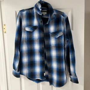 Men’s blue plaid flannel